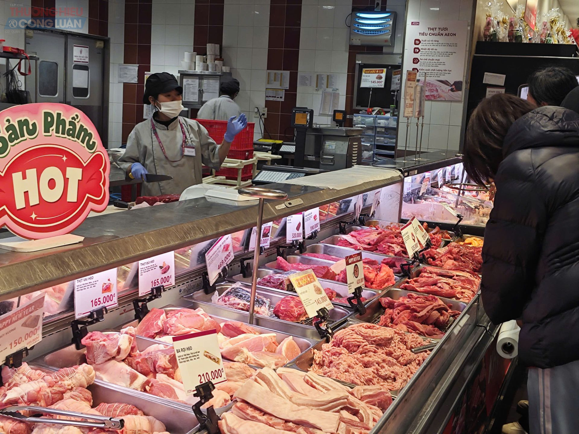 Siêu thị tăng dự trữ hàng Tết, bán thịt heo không lợi nhuận để bình ổn giá