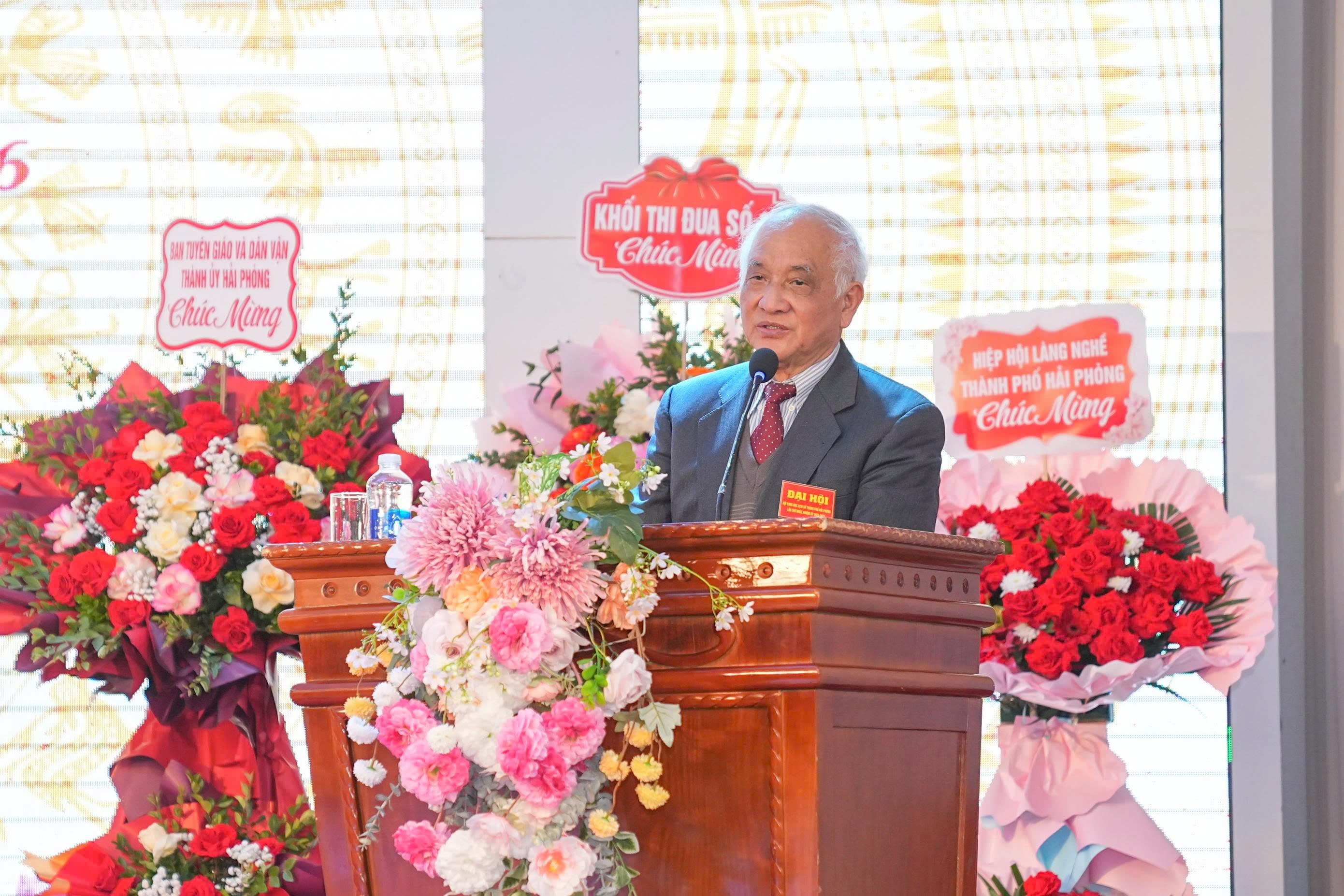 PGS. TS Trần Đức Cường, Phó Chủ tịch Hội Khoa học Lịch sử Việt Nam phát biểu tại Đại hội. PGS. TS Trần Đức Cường, Phó Chủ tịch Hội Khoa học Lịch sử Việt Nam phát biểu tại Đại hội.