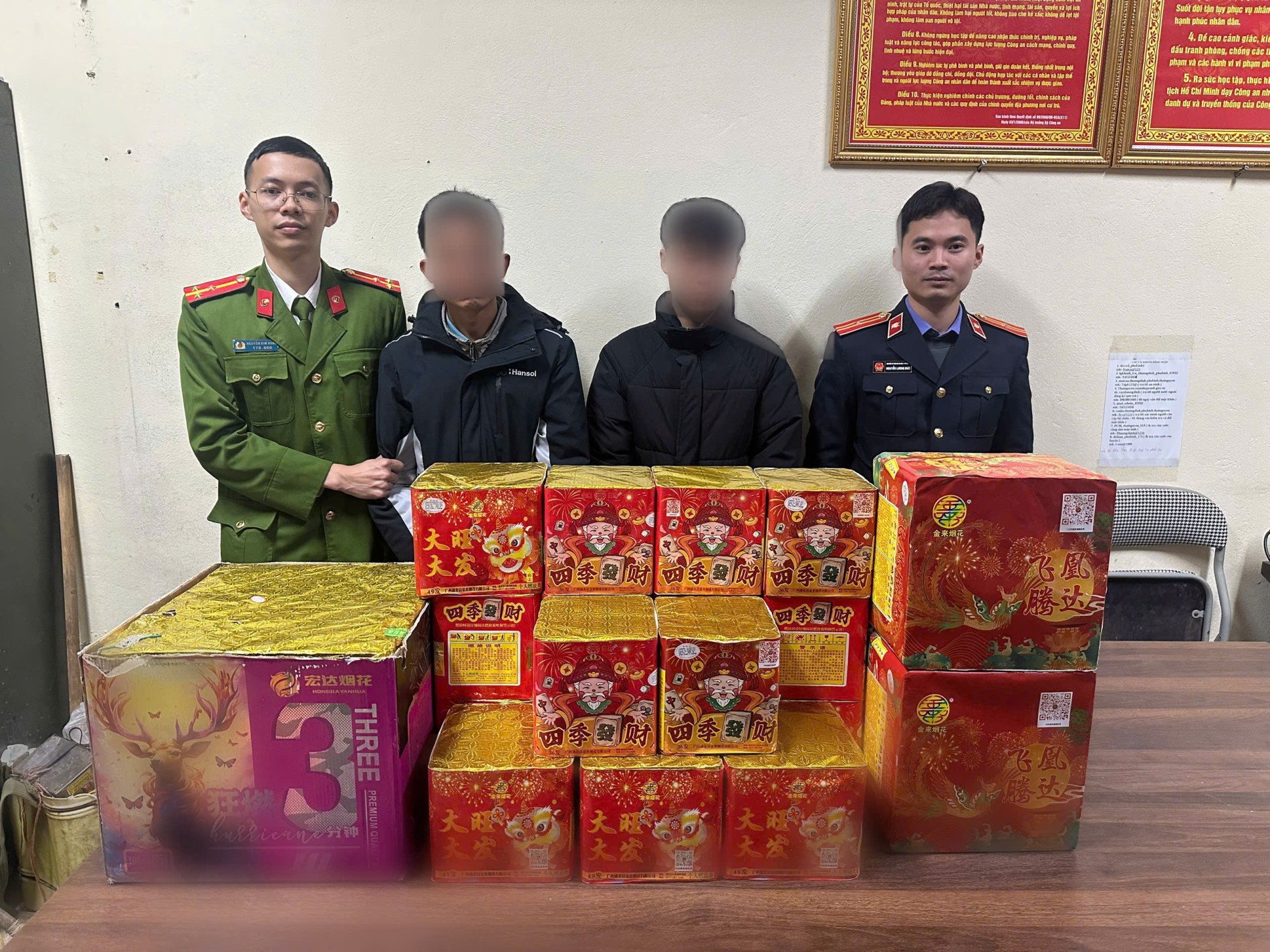 Thái Nguyên: Hai chú cháu rủ nhau buôn bán gần 50kg pháo nổ