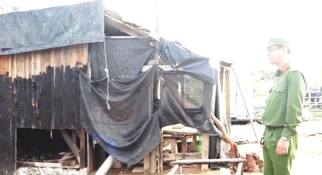 Công an Quảng Ngãi đột kích hầm trú ẩn, bắt “trùm” ma túy và 6 đàn em