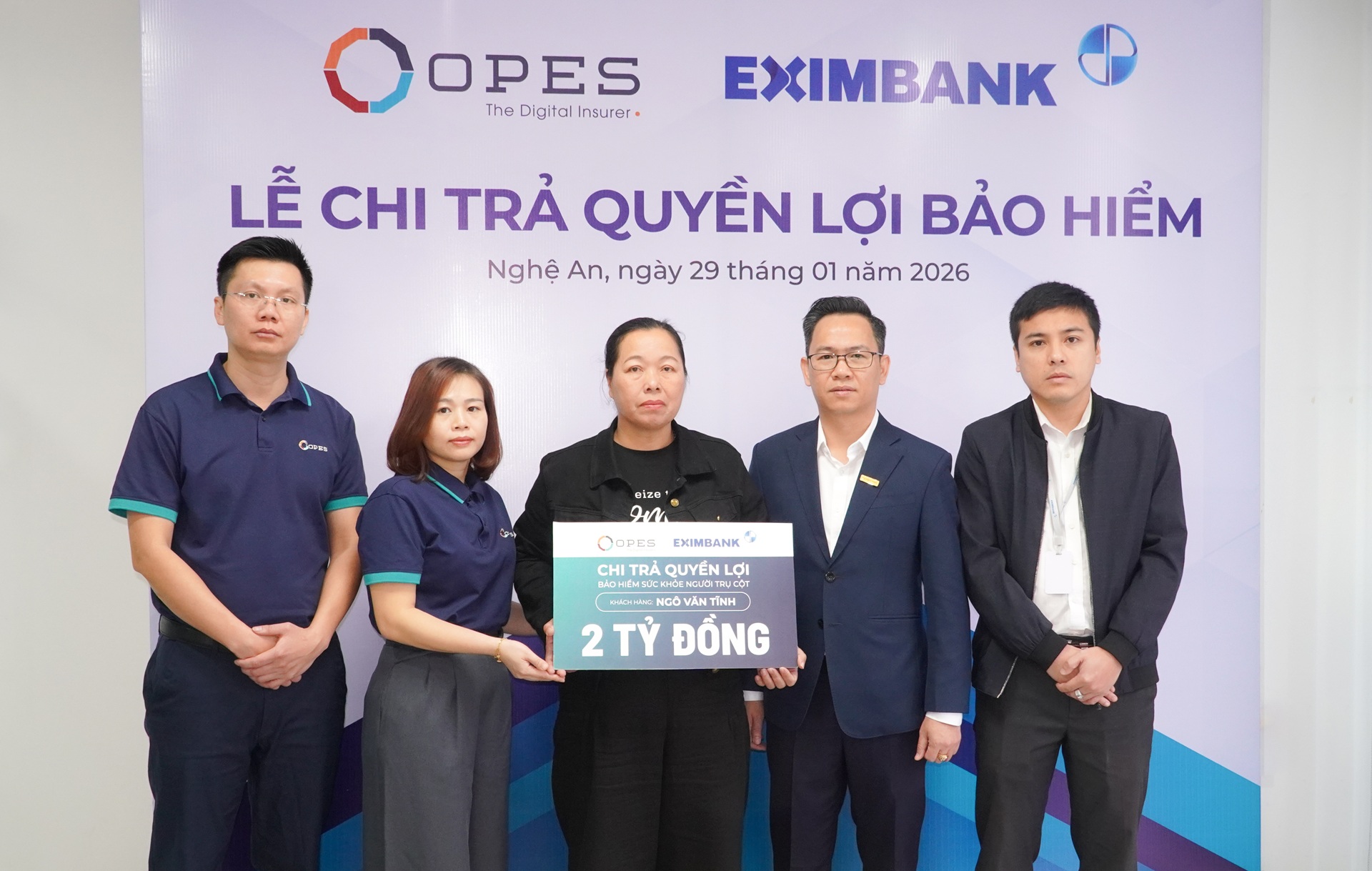 Bảo hiểm số OPES chi trả 2 tỷ đồng khách hàng mua bảo hiểm người vay vốn