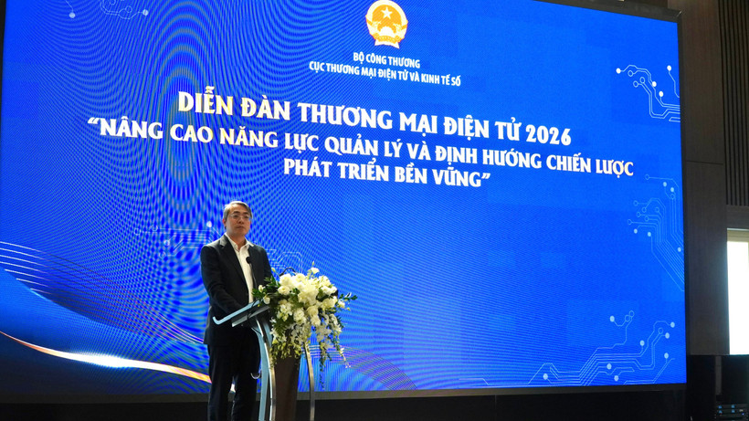&Ocirc;ng Ho&agrave;ng Ninh, Ph&oacute; Cục trưởng Cục Thương mại điện tử v&agrave; Kinh tế số ph&aacute;t biểu tại diễn đ&agrave;n. (Ảnh: PV/Vietnam+)