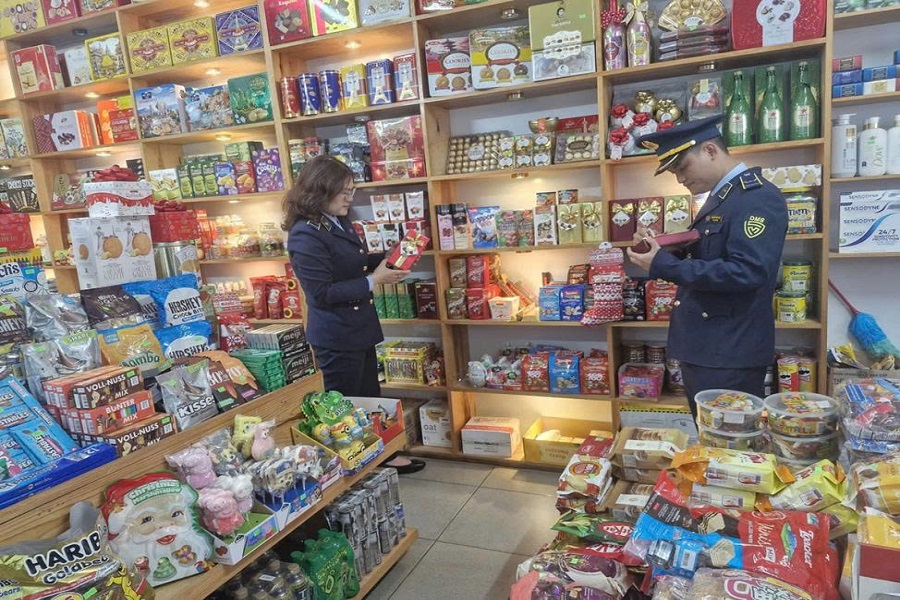 Đội Quản l&yacute; thị trường số 1 cũng tăng cường tuy&ecirc;n truyền, phổ biến ph&aacute;p luật cho c&aacute;c tổ chức, c&aacute; nh&acirc;n kinh doanh