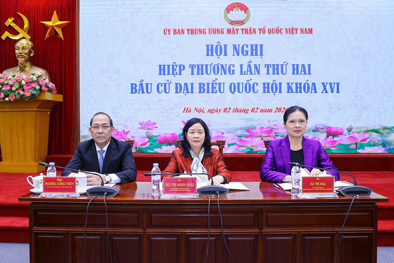 C&aacute;c đồng ch&iacute; chủ tr&igrave; hội nghị.