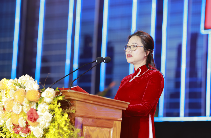 Đồng chí Phó Bí thư Tỉnh ủy, Chủ tịch Ủy ban MTTQ tỉnh Bùi Thị Minh phát biểu chào mừng tại chương trình. Đồng chí Phó Bí thư Tỉnh ủy, Chủ tịch Ủy ban MTTQ tỉnh Bùi Thị Minh phát biểu chào mừng tại chương trình.