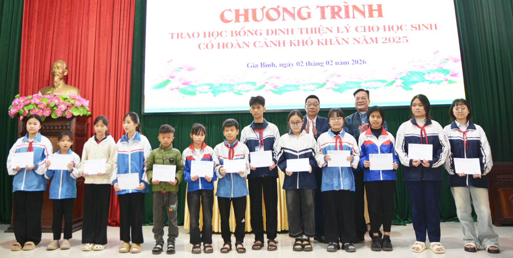 Bắc Ninh: Trao học bổng cho 50 học sinh có hoàn cảnh khó khăn, hiếu học