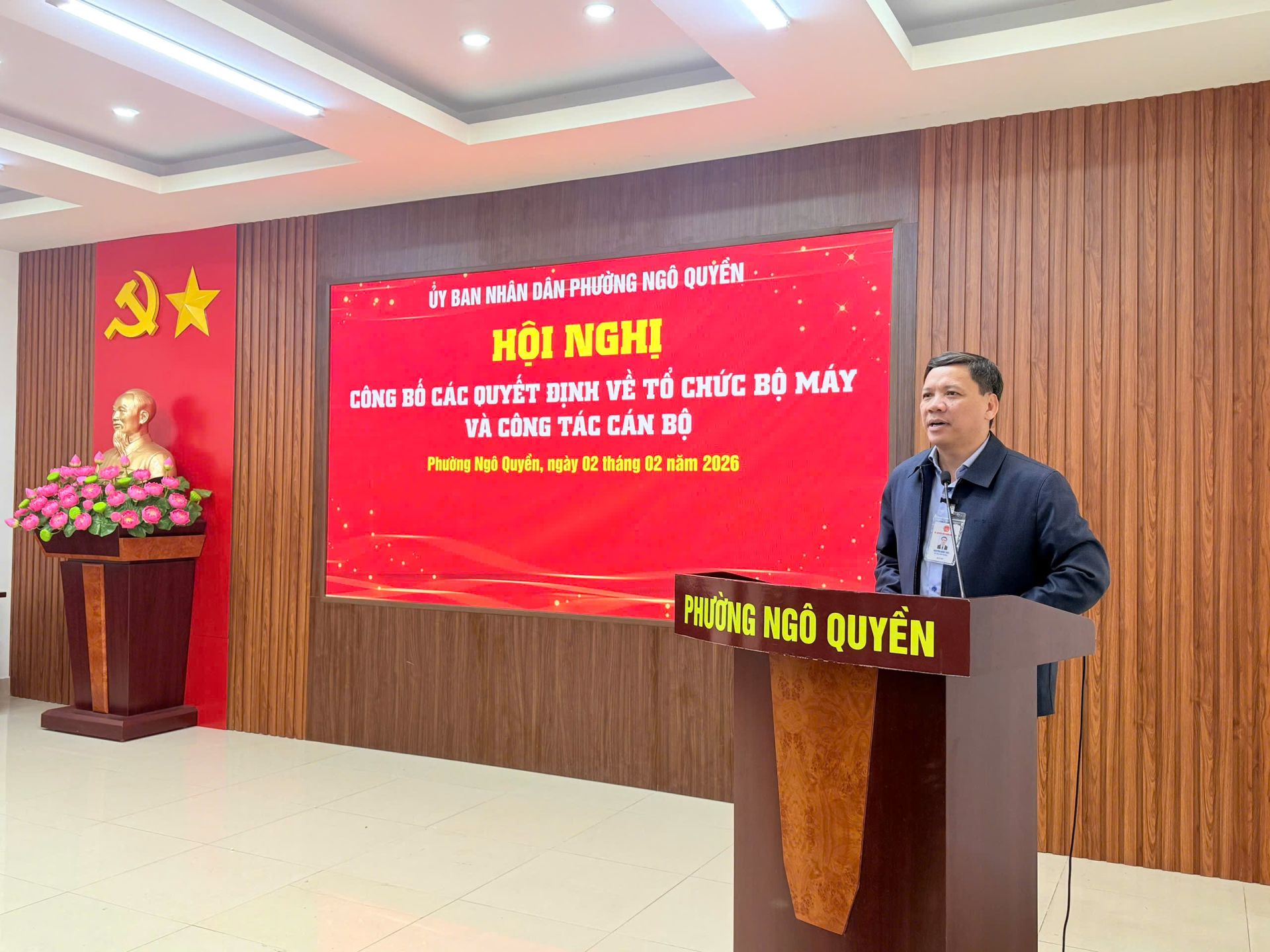 Đ/c Phạm Ngọc Hiếu - Gi&aacute;m đốc Trung t&acirc;m Phục vụ h&agrave;nh ch&iacute;nh c&ocirc;ng Phường Ng&ocirc; Quyền ph&aacute;t biểu nhận nhiệm vụ.