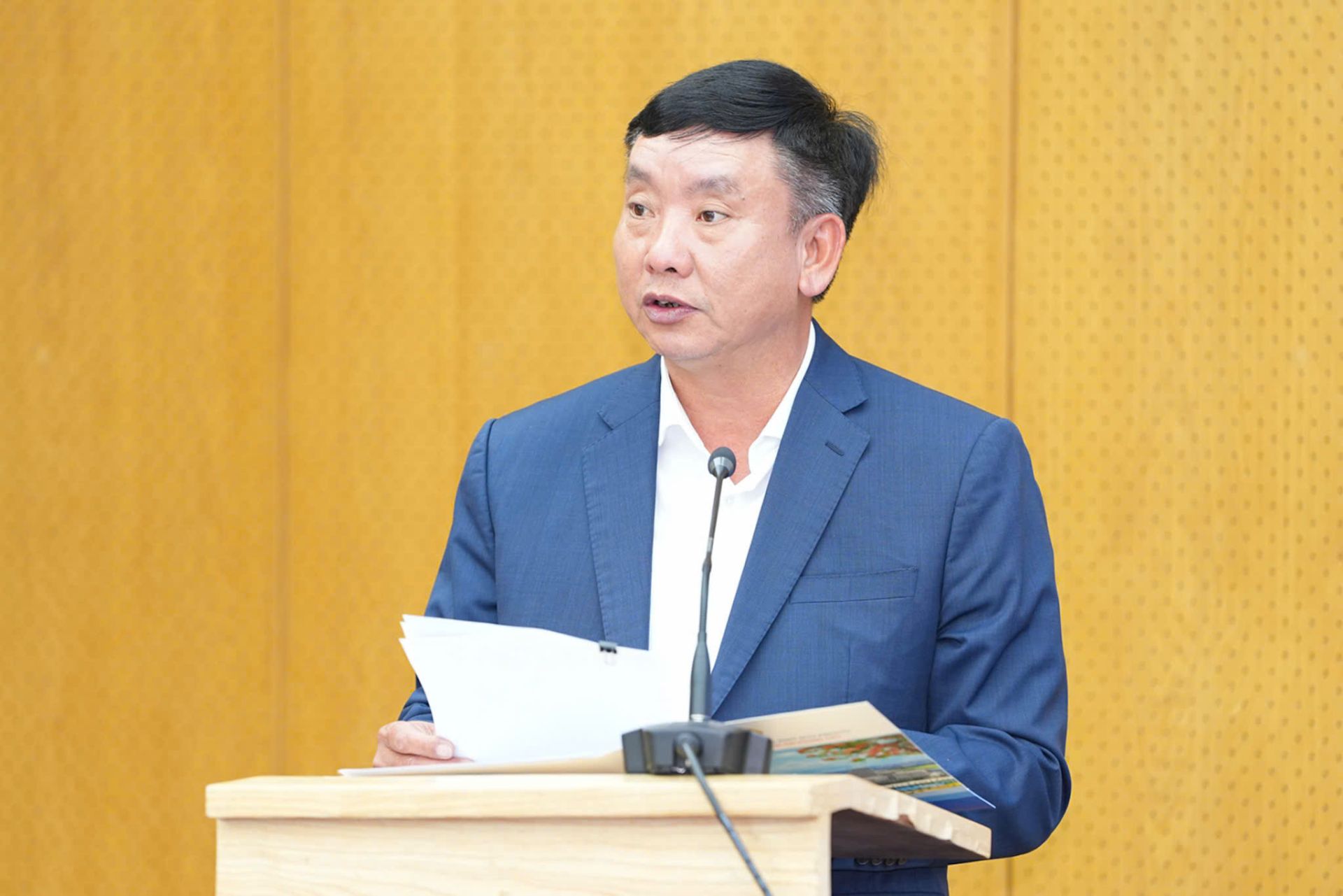 Ph&oacute; Chủ tịch UBND th&agrave;nh phố Trần Văn Qu&acirc;n ph&aacute;t biểu giao nhiệm vụ.