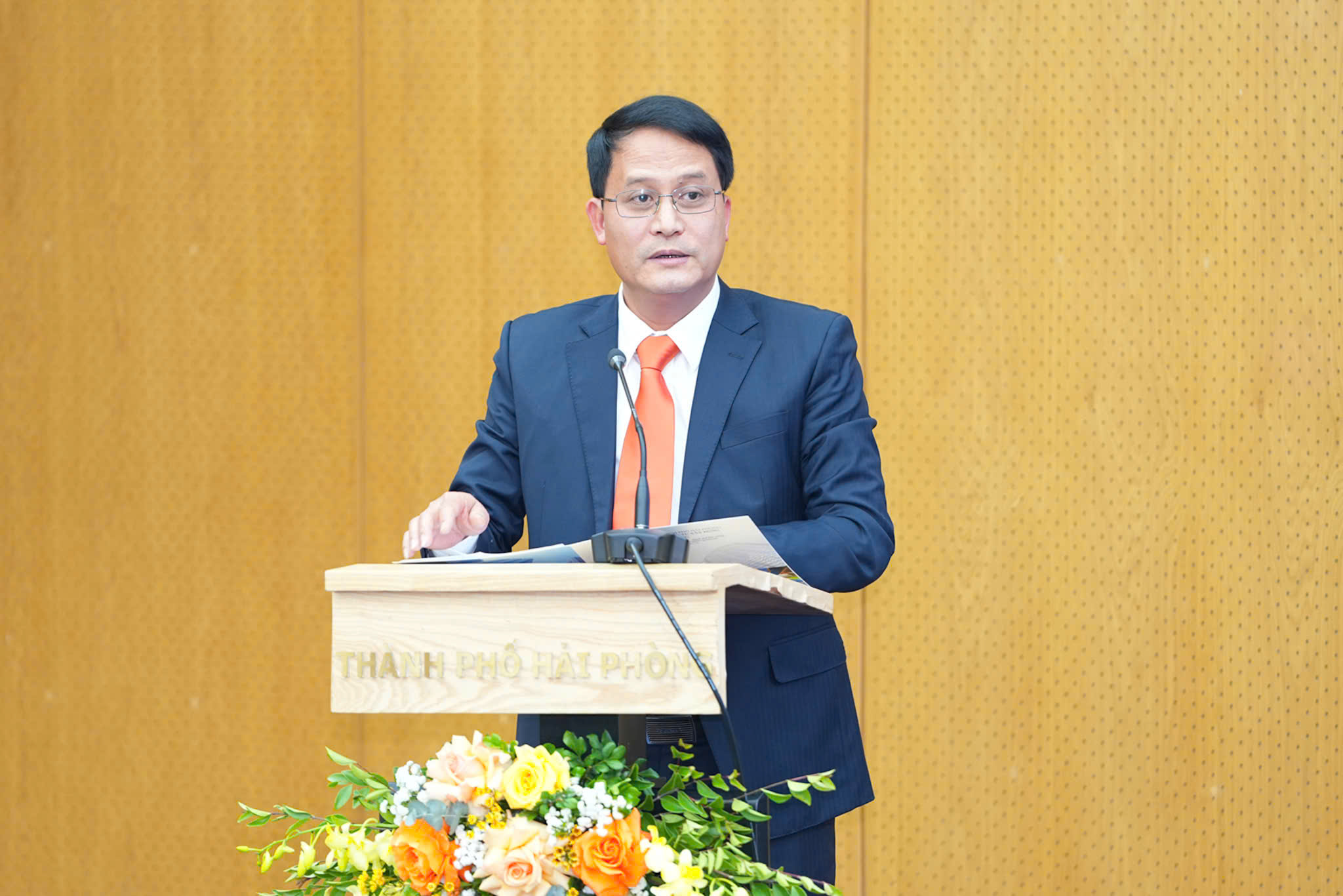 T&acirc;n Gi&aacute;m đốc Ban Quản l&yacute; dự &aacute;n đầu tư x&acirc;y dựng c&ocirc;ng tr&igrave;nh n&ocirc;ng nghiệp v&agrave; ph&aacute;t triển n&ocirc;ng th&ocirc;n Hải Ph&ograve;ng Nguyễn Anh Sơn ph&aacute;t biểu nhận nhiệm vụ.