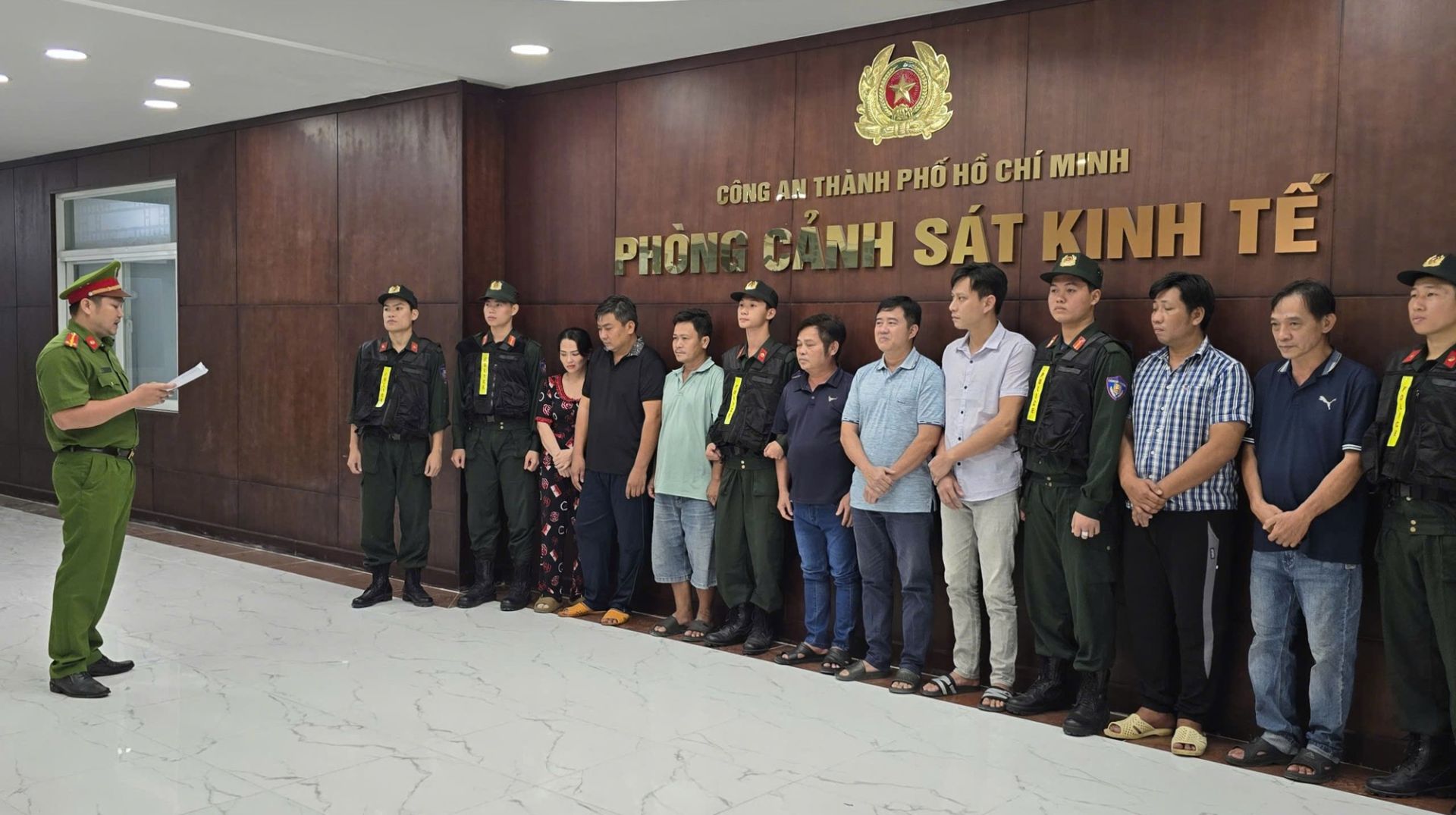 TP.HCM: Khởi tố 8 đối tượng trong đường dây sản xuất, buôn bán xăng giả quy mô lớn