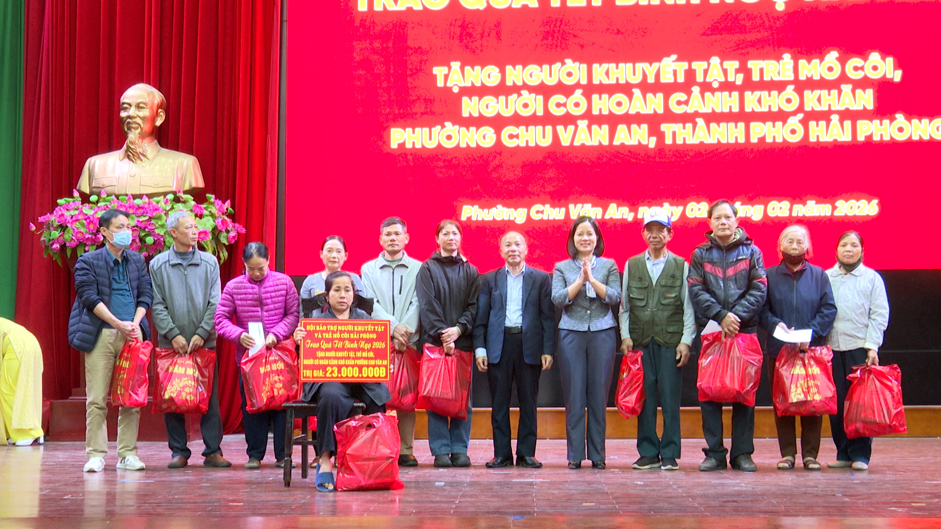 Hải Phòng: Trao tặng quà cho các đối tượng chính sách tại phường Chu Văn An