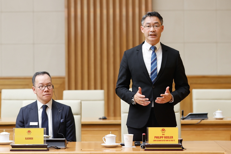 Tiến sĩ Philipp Rösler, Chủ tịch Diễn đàn Kinh tế Thụy Sĩ – Việt Nam phát biểu - Ảnh: VGP/Nhật Bắc Tiến sĩ Philipp Rösler, Chủ tịch Diễn đàn Kinh tế Thụy Sĩ – Việt Nam phát biểu - Ảnh: VGP/Nhật Bắc