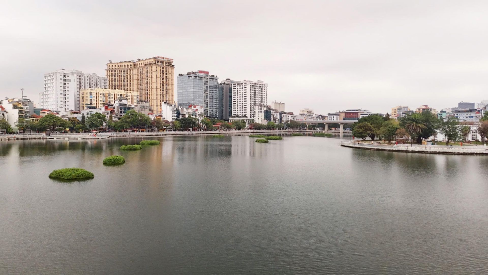 Hồ Hoàng Cầu “lột xác” sau cải tạo, hướng tới không gian xanh cho người dân