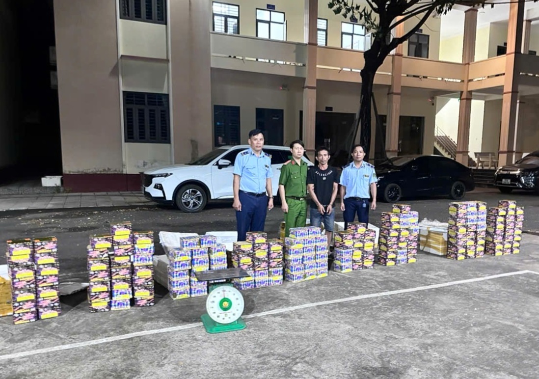 Đồng Nai: Bắt giữ đối tượng lợi dụng dịch vụ bưu chính vận chuyển hơn 300kg pháo nổ