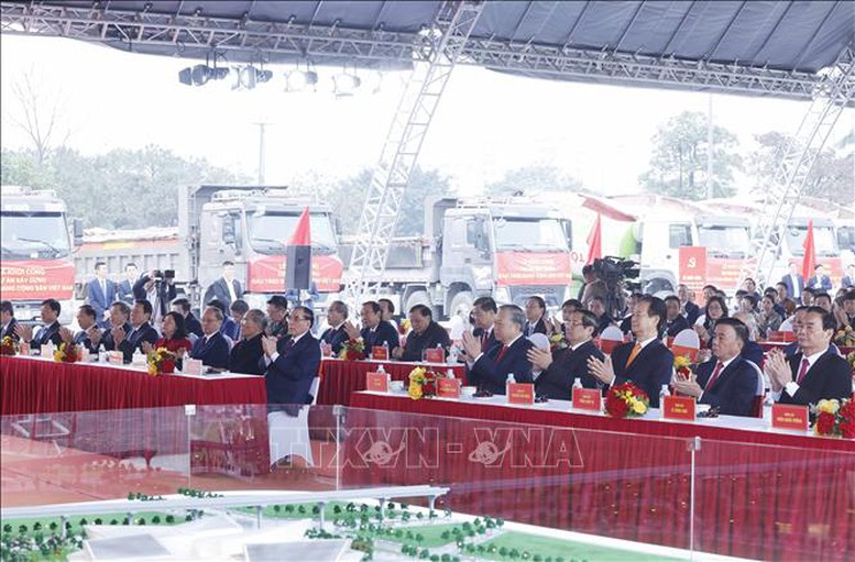 Tổng B&iacute; thư T&ocirc; L&acirc;m, Thủ tướng Phạm Minh Ch&iacute;nh v&agrave; c&aacute;c đồng ch&iacute; l&atilde;nh đạo, nguy&ecirc;n l&atilde;nh đạo Đảng, Nh&agrave; nước dự Lễ khởi c&ocirc;ng dự &aacute;n x&acirc;y dựng Bảo t&agrave;ng Đảng Cộng sản Việt Nam - Ảnh: TTXVN