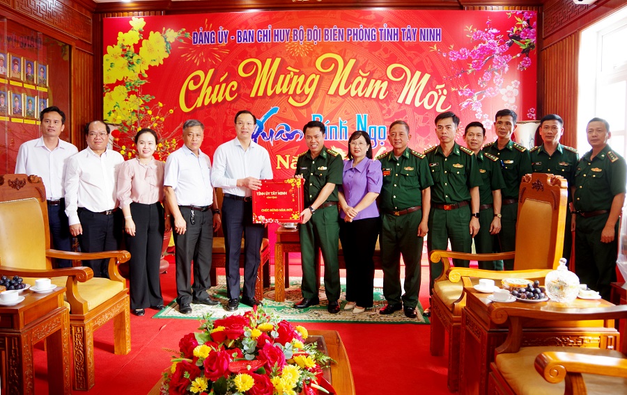 Tây Ninh: Phó Chủ tịch UBND tỉnh Đoàn Trung Kiên thăm, chúc Tết Bộ đội Biên phòng tỉnh