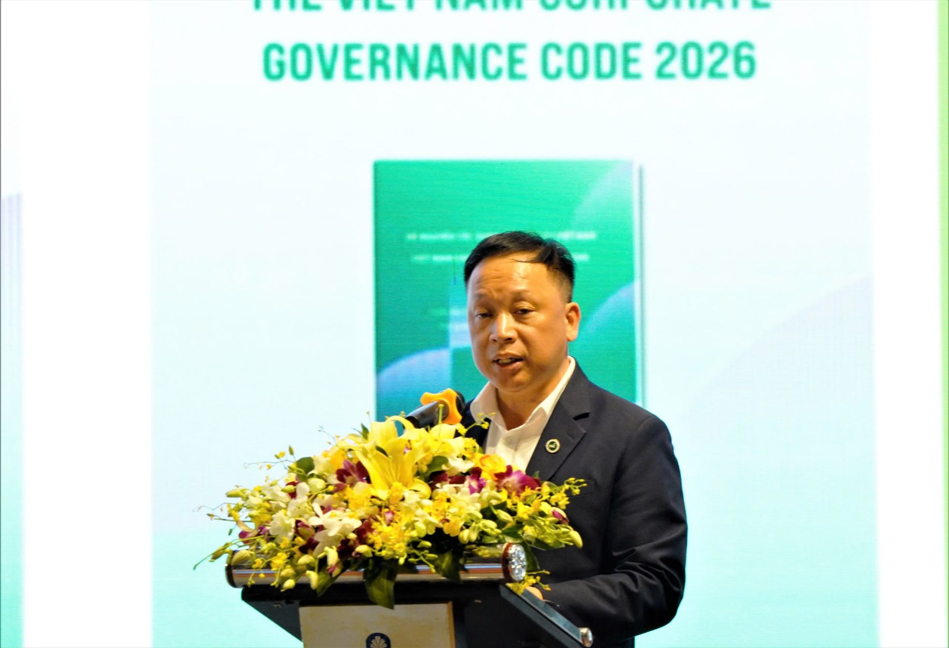 &Ocirc;ng Vũ Ch&iacute; Dũng - Trưởng ban Ph&aacute;p chế Đối ngoại tr&igrave;nh b&agrave;y nội dung của&nbsp; Bộ nguy&ecirc;n tắc Quản trị C&ocirc;ng ty Việt Nam 2026