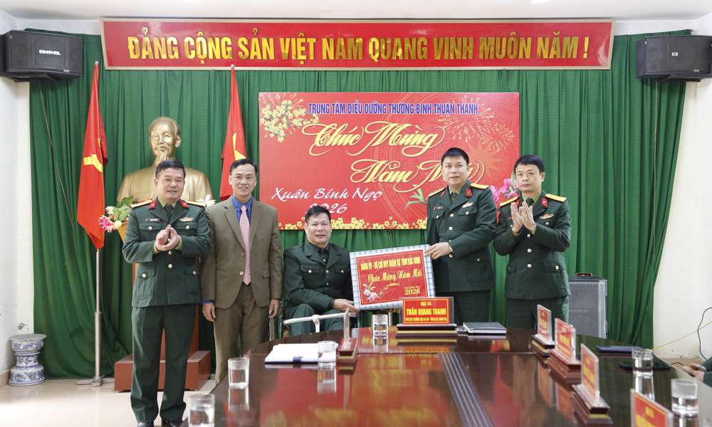 Bộ Chỉ huy quân sự tỉnh Bắc Ninh tặng quà Tết cho người có công, gia đình chính sách, hộ nghèo