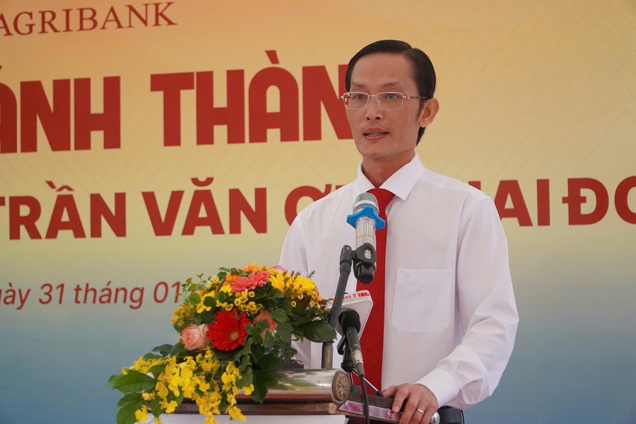 Ông Phan Minh Châu, Giám đốc Agribank Chi nhánh Bến Tre phát biểu tại buổi lễ Ông Phan Minh Châu, Giám đốc Agribank Chi nhánh Bến Tre phát biểu tại buổi lễ