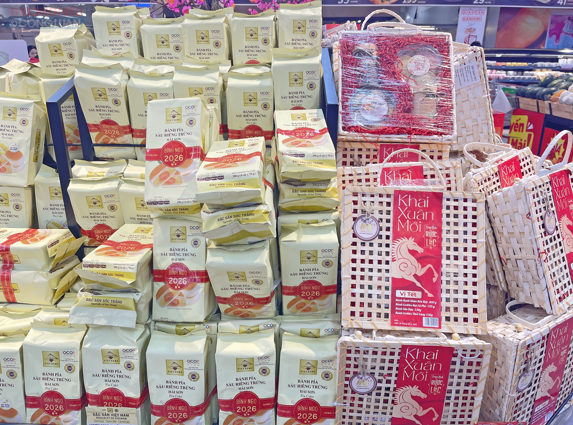 Hình 3: Sản phẩm OCOP xuất hiện ngày càng nhiều trong giỏ quà Tết, đáp ứng yêu cầu về chất lượng, bao bì và mang đậm bản sắc vùng miền. Hình 3: Sản phẩm OCOP xuất hiện ngày càng nhiều trong giỏ quà Tết, đáp ứng yêu cầu về chất lượng, bao bì và mang đậm bản sắc vùng miền.