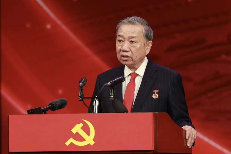 Tổng Bí thư Tô Lâm phát biểu tại lễ tuyên dương Bí thư chi bộ xuất sắc và trao giải Búa liềm Vàng lần thứ X - Ảnh: VGP Tổng Bí thư Tô Lâm phát biểu tại lễ tuyên dương Bí thư chi bộ xuất sắc và trao giải Búa liềm Vàng lần thứ X - Ảnh: VGP