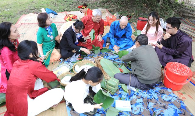 Kh&aacute;ch thập phương c&oacute; một m&ugrave;a xu&acirc;n ấm &aacute;p, rộn r&agrave;ng ngay giữa l&ograve;ng th&agrave;nh phố biển Đ&agrave; Nẵng.