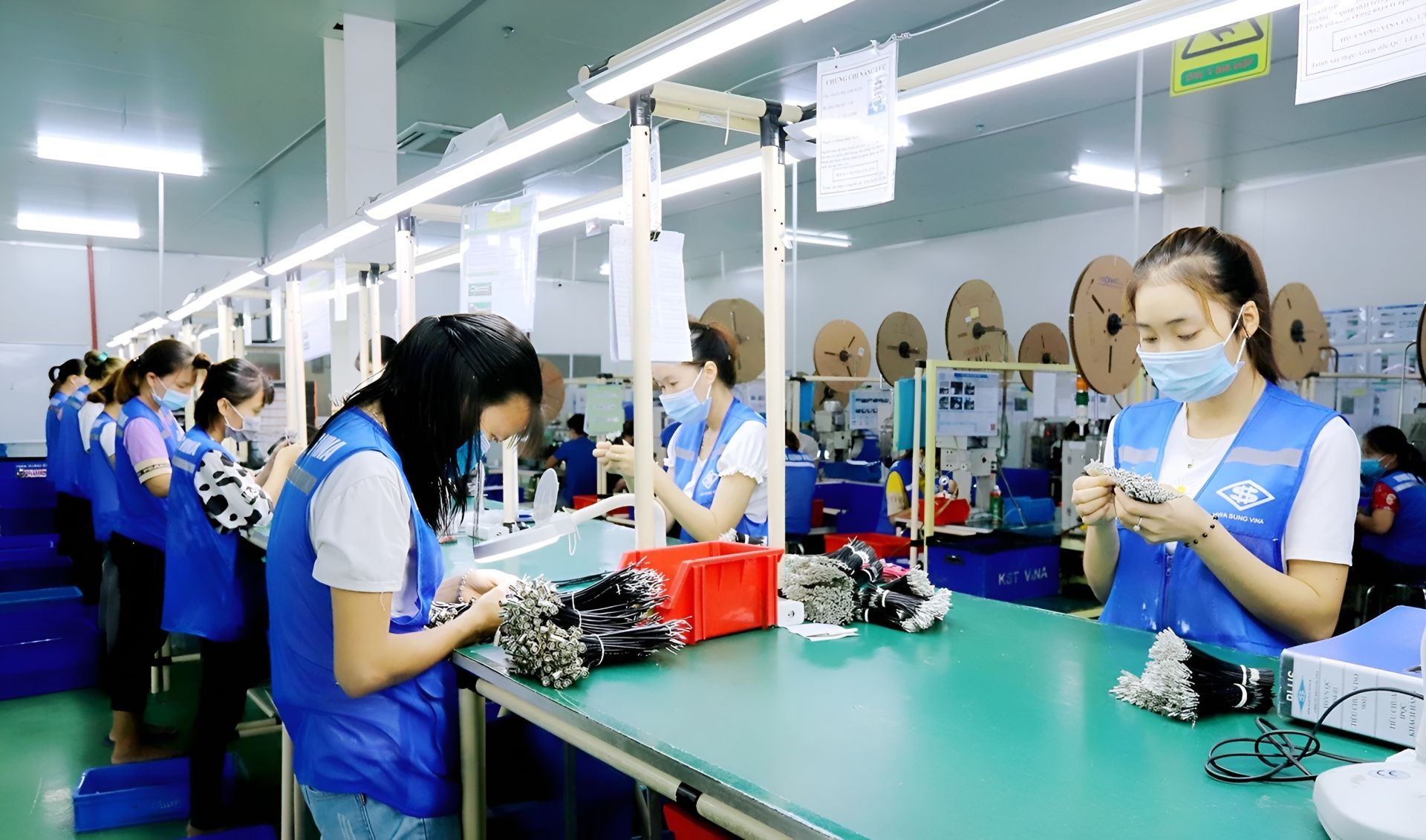 Môi trường đầu tư không ngừng được cải thiện đã giúp hoạt động sản xuất kinh doanh của các doanh nghiệp trong KCN tại tỉnh Phú Thọ duy trì ổn định và tăng trưởng tích cực. Môi trường đầu tư không ngừng được cải thiện đã giúp hoạt động sản xuất kinh doanh của các doanh nghiệp trong KCN tại tỉnh Phú Thọ duy trì ổn định và tăng trưởng tích cực.