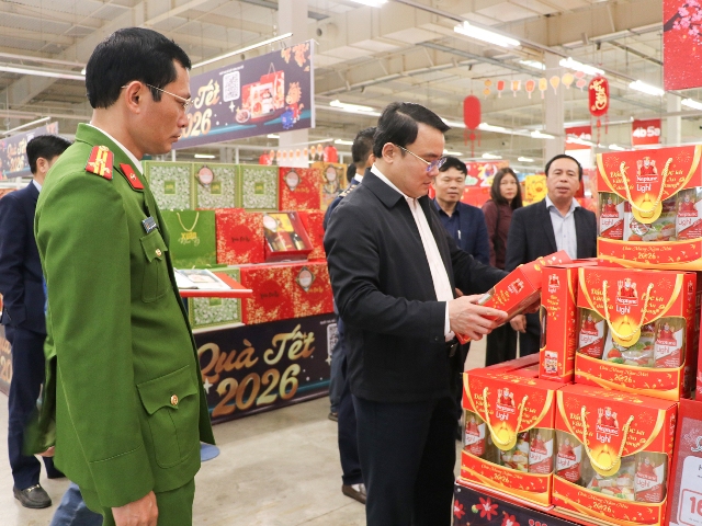 Ban Chỉ đạo 389 Nghệ An tăng cường kiểm tra tại khu vực trung tâm thương mại. Ban Chỉ đạo 389 Nghệ An tăng cường kiểm tra tại khu vực trung tâm thương mại.