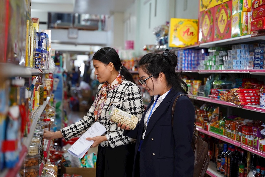 Người d&acirc;n cần ưu ti&ecirc;n lựa chọn thực phẩm c&oacute; nguồn gốc r&otilde; r&agrave;ng, nh&atilde;n m&aacute;c đầy đủ, c&ograve;n hạn sử dụng