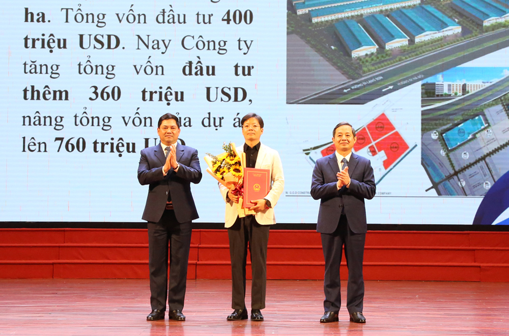 Bắc Ninh: Trao quyết định chủ trương đầu tư và giấy chứng nhận đăng ký đầu tư