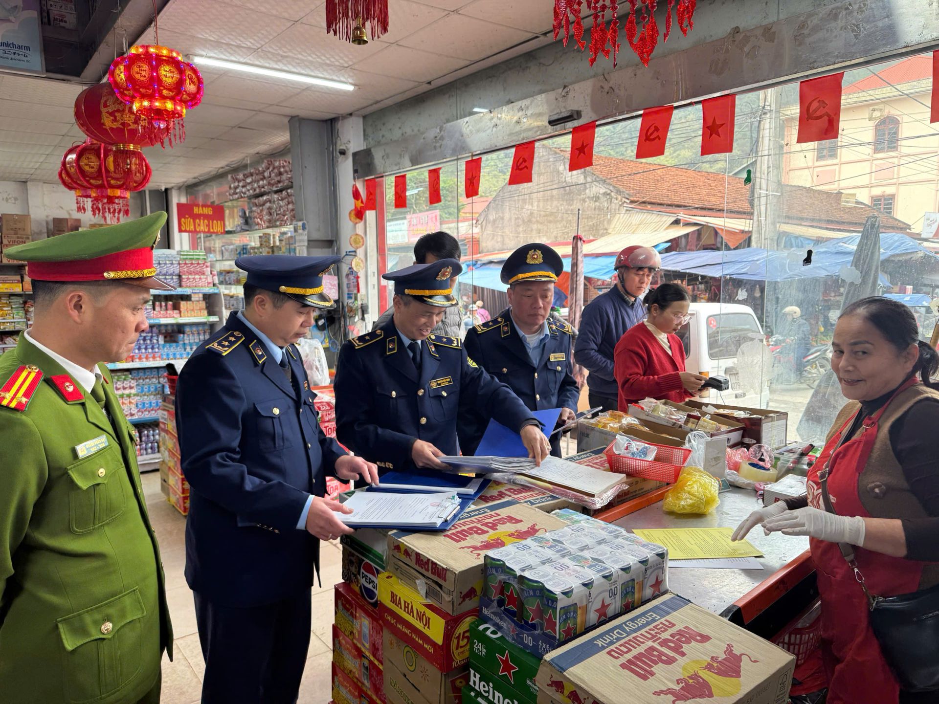 Xử lý hơn 18.000 vụ vi phạm, thu nộp ngân sách hơn 2.600 tỷ đồng trong tháng cao điểm