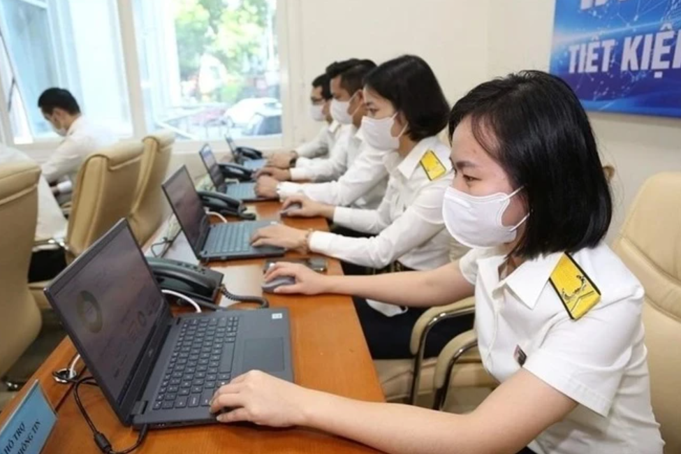 Hoạt động nghiệp vụ của c&ocirc;ng chức ng&agrave;nh Thuế. Ảnh: KT