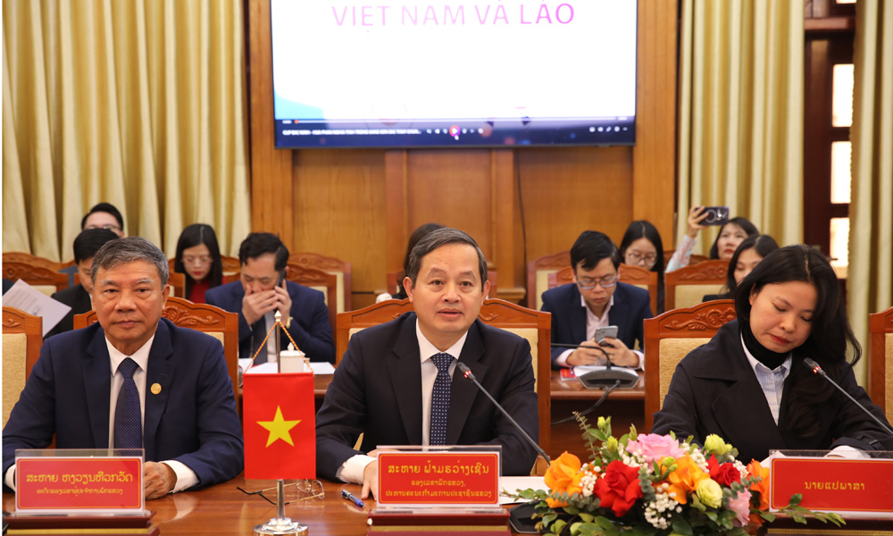 đồng chí: Phạm Hoàng Sơn, Phó Bí thư Tỉnh ủy, Chủ tịch UBND tỉnh Bắc Ninh (giữa) phát biểu. đồng chí: Phạm Hoàng Sơn, Phó Bí thư Tỉnh ủy, Chủ tịch UBND tỉnh Bắc Ninh (giữa) phát biểu.