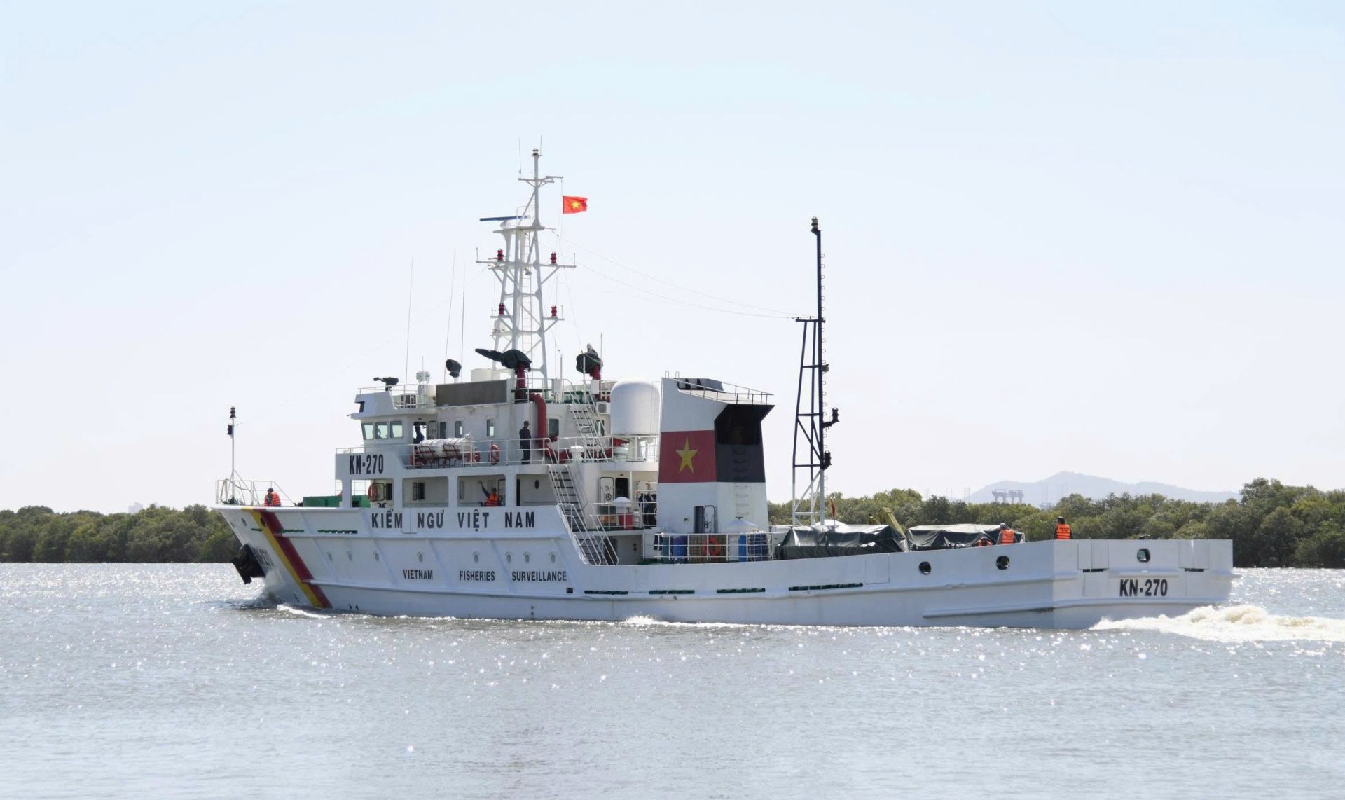 T&agrave;u KN 270 rờn bến l&ecirc;n đường l&agrave;m nhiệm vụ trực tết