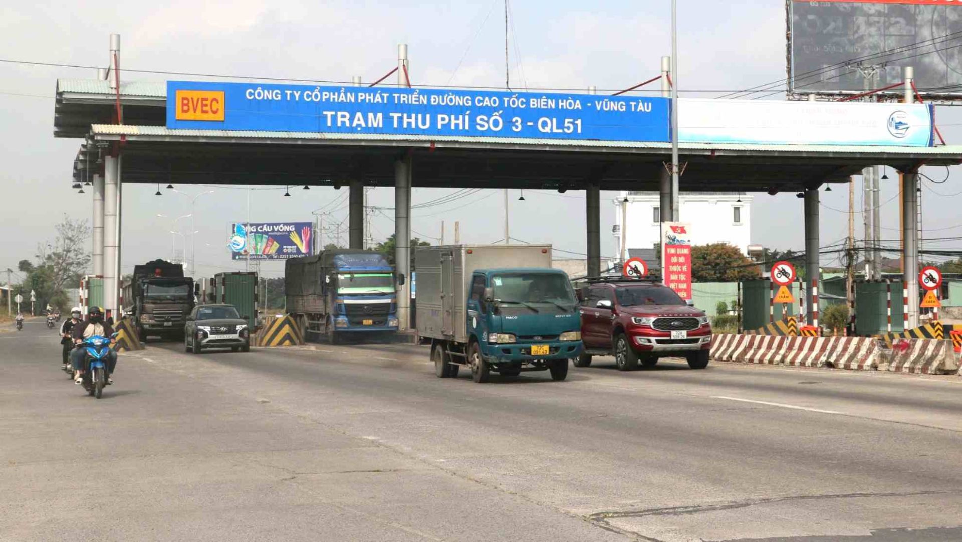 TP. HCM khẩn trương tháo dỡ trạm thu phí T3 trên Quốc lộ 51 để đảm bảo an toàn giao thông