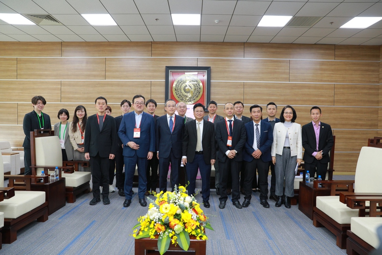 C&aacute;c đại biểu dự sự kiện chụp ảnh lưu niệm - Ảnh: VGP