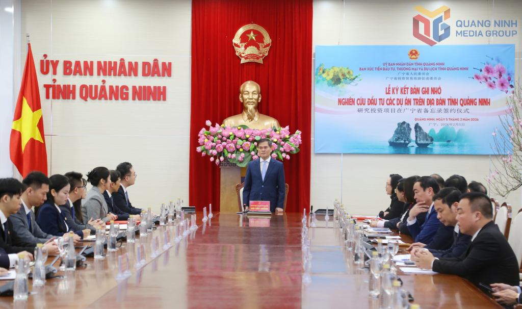 &Ocirc;ng B&ugrave;i Văn Khắng, Ph&oacute; B&iacute; thư Tỉnh ủy, Chủ tịch UBND tỉnh Quảng Ninh, ph&aacute;t biểu tại lễ k&yacute; kết