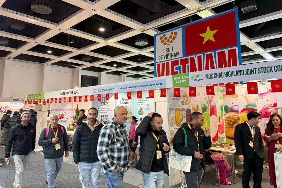 C&aacute;c sản phẩm tr&aacute;i c&acirc;y của Việt Nam, trong đ&oacute; c&oacute; thanh long L&acirc;m Đồng tại hội chợ.