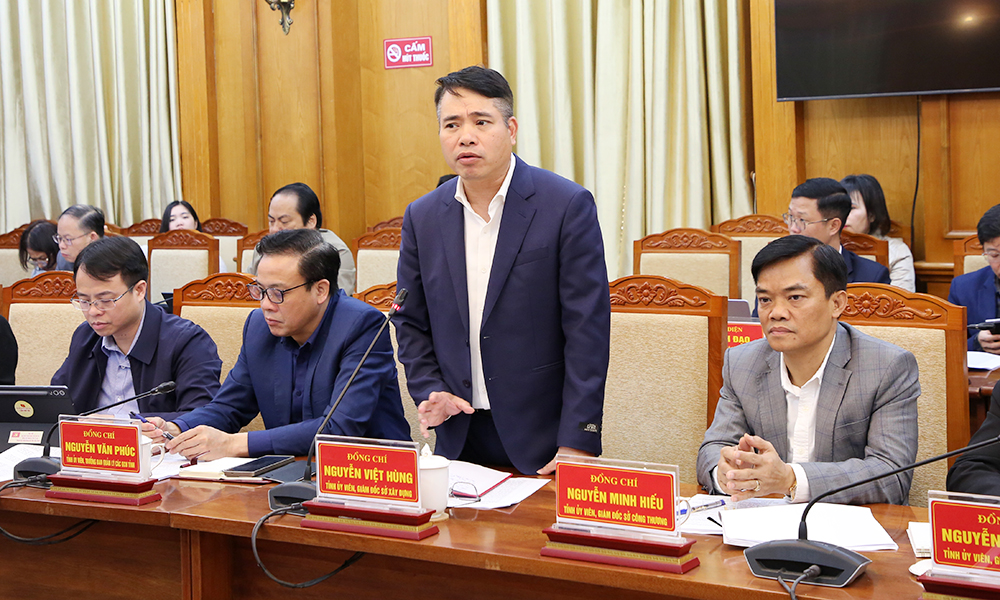 Gi&aacute;m đốc Sở X&acirc;y dựng Nguyễn Việt H&ugrave;ng g&oacute;p &yacute; v&agrave;o dự thảo kế hoạch triển khai x&acirc;y dựng Đề &aacute;n th&agrave;nh lập th&agrave;nh phố Bắc Ninh trực thuộc Trung ương.
