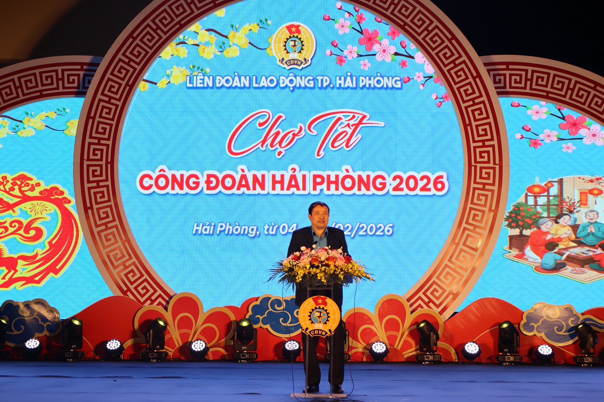 &Ocirc;ng Nguyễn Anh Tu&acirc;n, Chủ tịch LĐLĐ th&agrave;nh phố ph&aacute;t biểu khai mạc Chợ Tết C&ocirc;ng đo&agrave;n 2026.