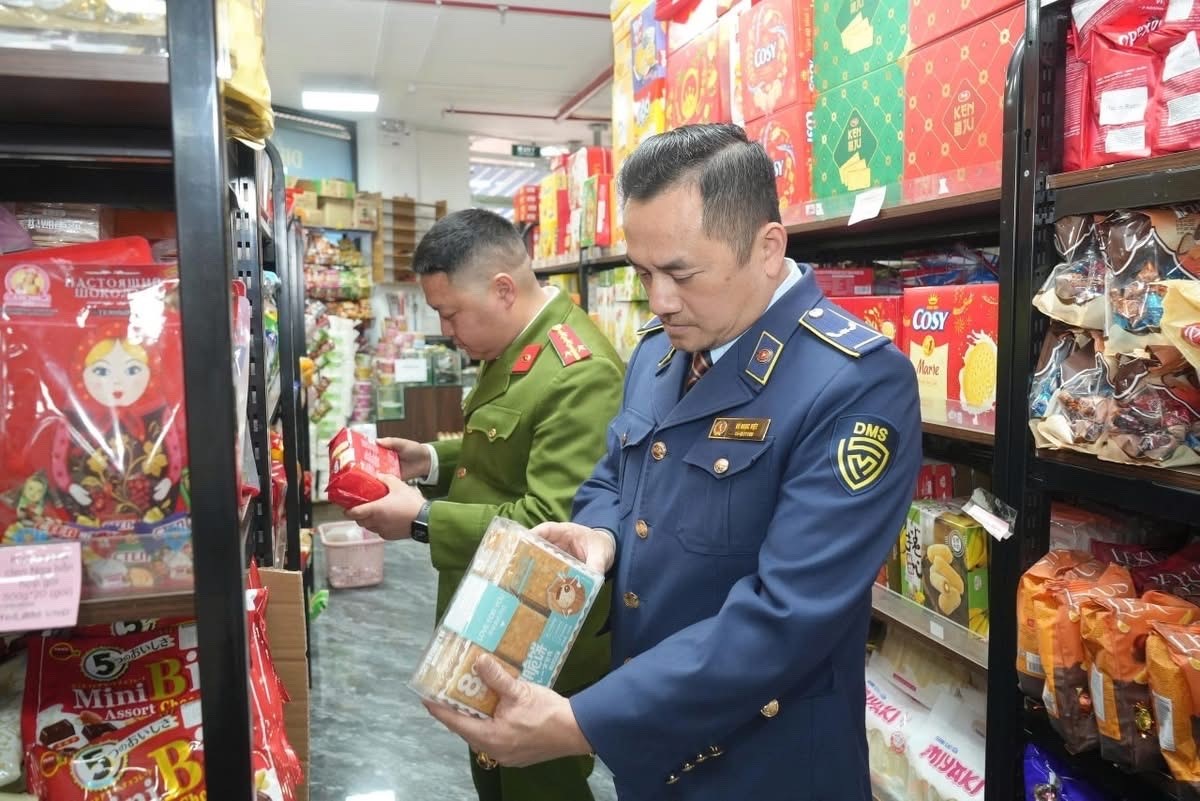 Đội QLTT số 6 Lào Cai tăng cường kiểm tra ATTP dịp Tết Nguyên đán Bính Ngọ và mùa Lễ hội Xuân 2026