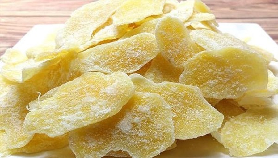 Để l&agrave;m mứt gừng, cần chuẩn gừng tươi b&aacute;nh tẻ, kh&ocirc;ng qu&aacute; non hay gi&agrave; để tr&aacute;nh xơ
