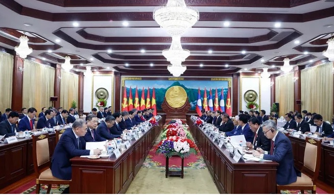 Tổng B&iacute; thư T&ocirc; L&acirc;m v&agrave; Tổng B&iacute; thư, Chủ tịch nước L&agrave;o Thongloun Sisoulith hội đ&agrave;m. (Ảnh: TTXVN)