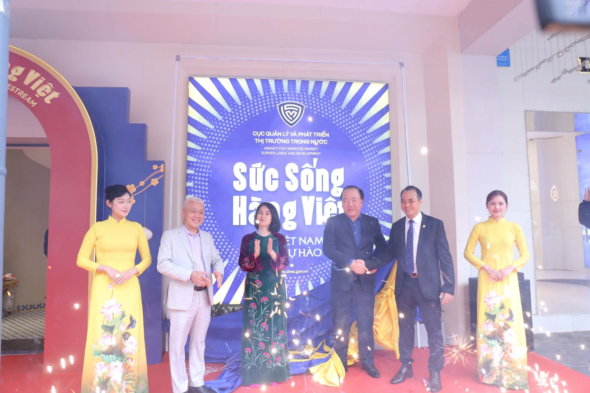 Ra mắt Không gian trưng bày, livestream “Sức sống hàng Việt”