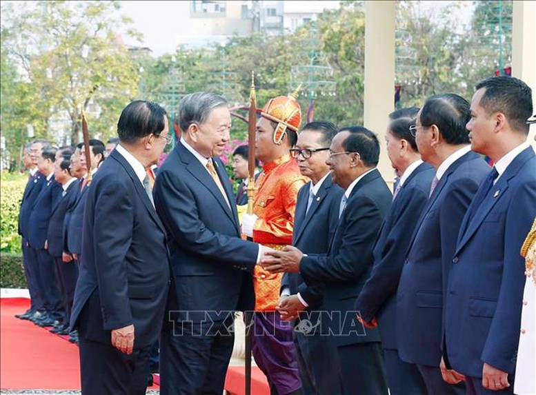 Lễ đón trọng thể Tổng Bí thư Tô Lâm thăm cấp Nhà nước tới Vương quốc Campuchia