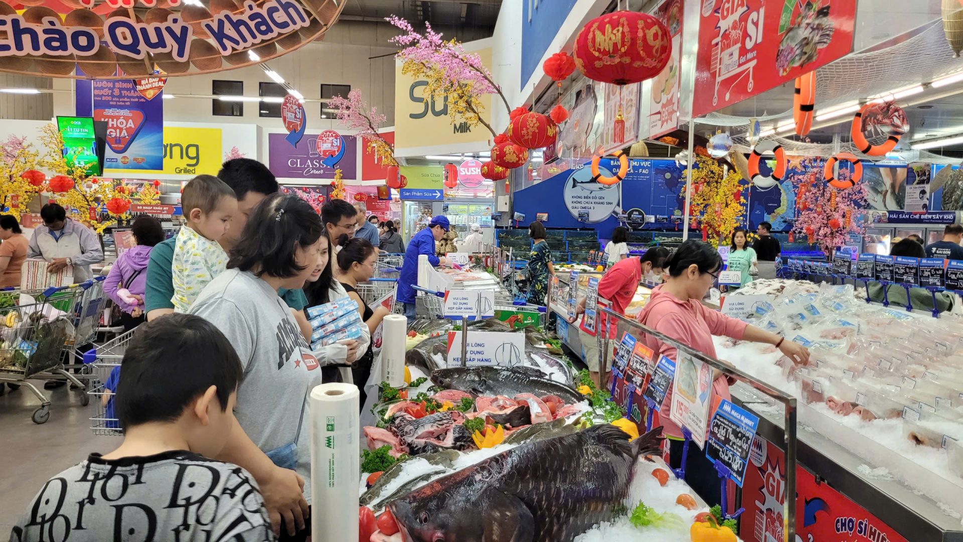 TP. HCM: Hàng hóa dồi dào dịp Tết, không lo tăng giá đột biến