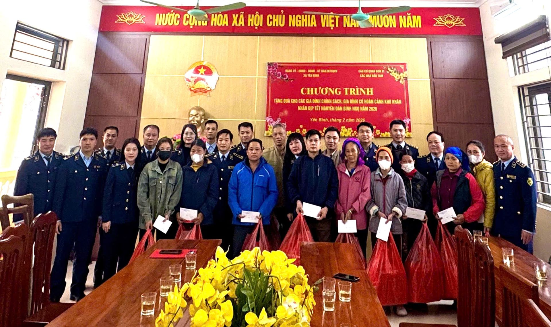 Chi cục Quản lý thị trường Lạng Sơn tổ chức Hành trình “Xuân Yêu thương” tại xã Yên Bình