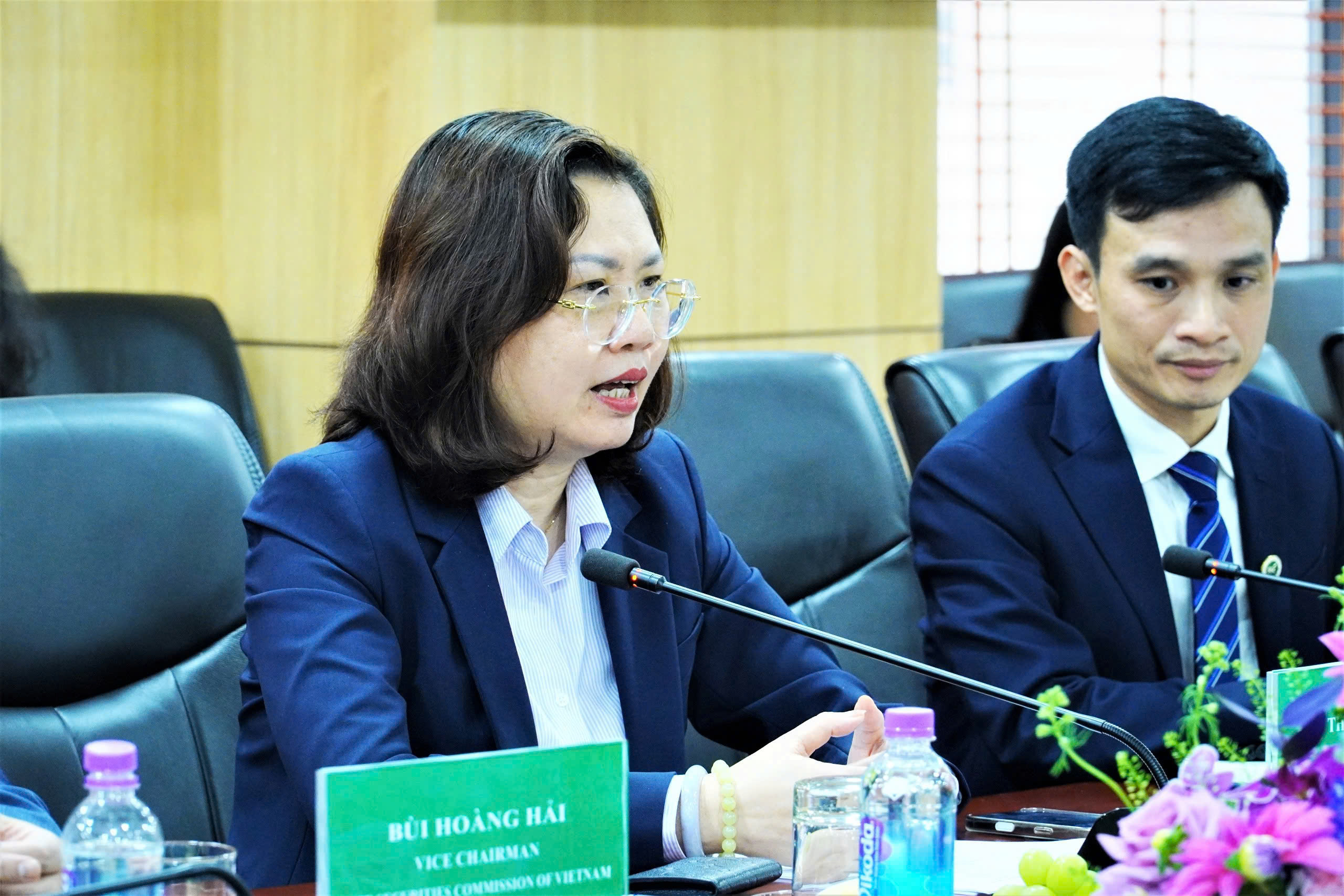 Chủ tịch UBCKNN Vũ Thị Ch&acirc;n Phương ph&aacute;t biểu tại buổi l&agrave;m việc