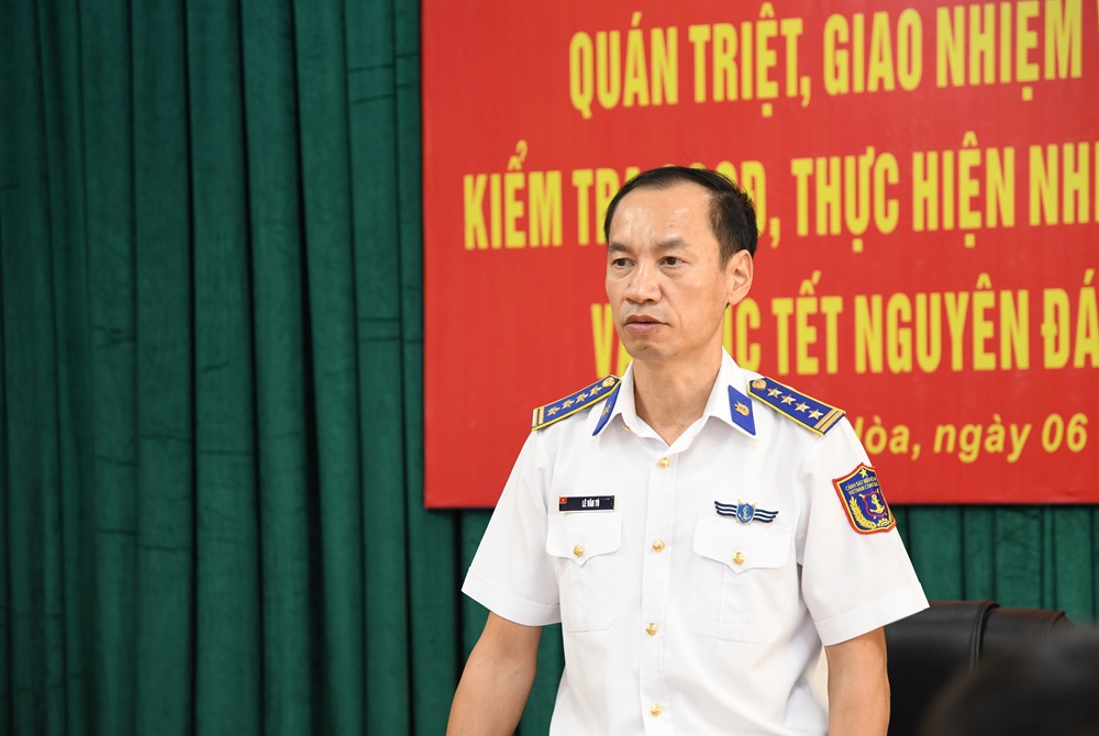 Đại t&aacute; L&ecirc; Văn T&uacute;, Ch&iacute;nh ủy BTL V&ugrave;ng CSB 3 qu&aacute;n triệt, giao nhiệm vụ cho th&agrave;nh vi&ecirc;n trong đo&agrave;n c&ocirc;ng t&aacute;c