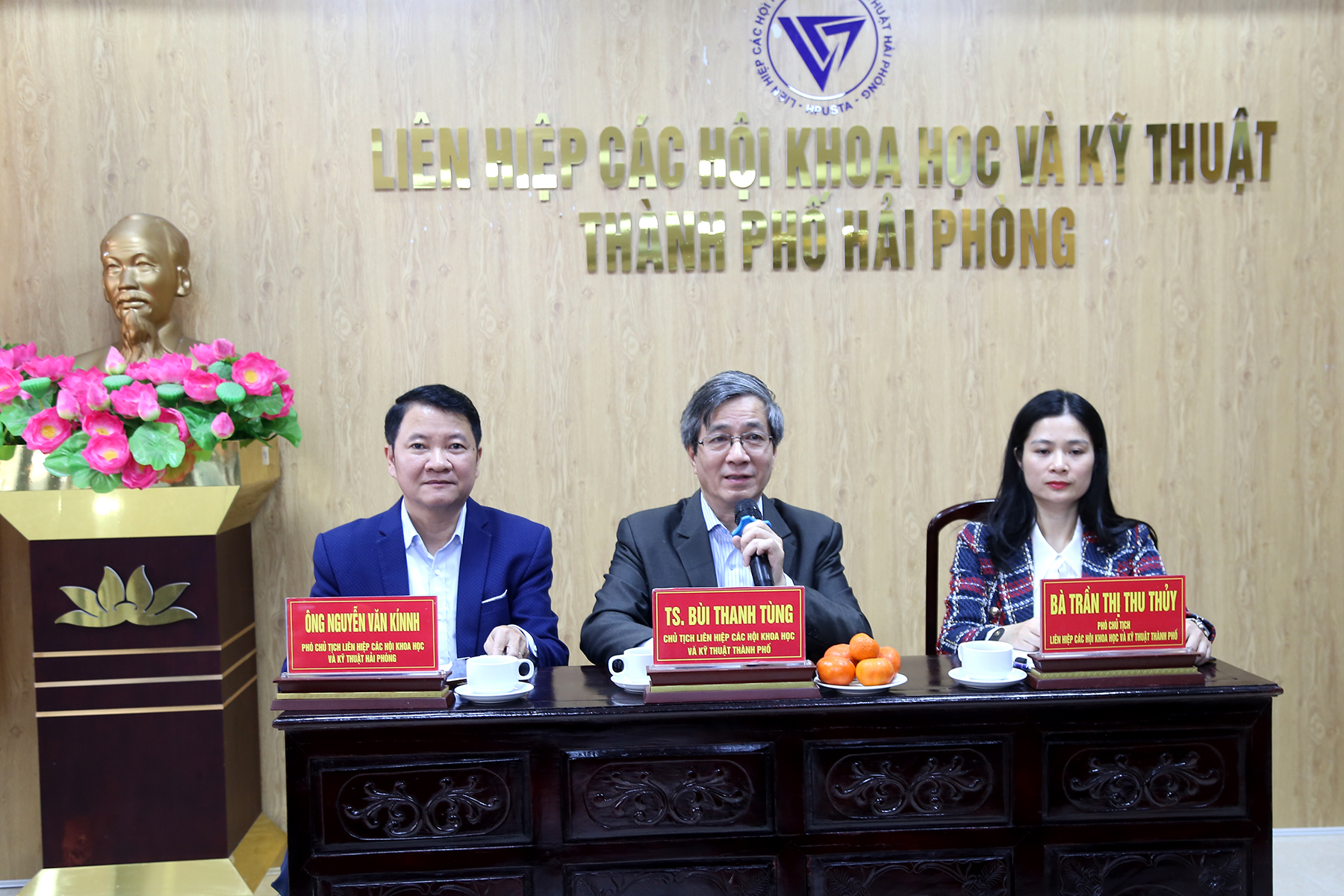 Lãnh đạo Liên hiệp các Hội Khoa học và Kỹ thuật thành phố điều hành thảo luận tại Hội nghị. Lãnh đạo Liên hiệp các Hội Khoa học và Kỹ thuật thành phố điều hành thảo luận tại Hội nghị.